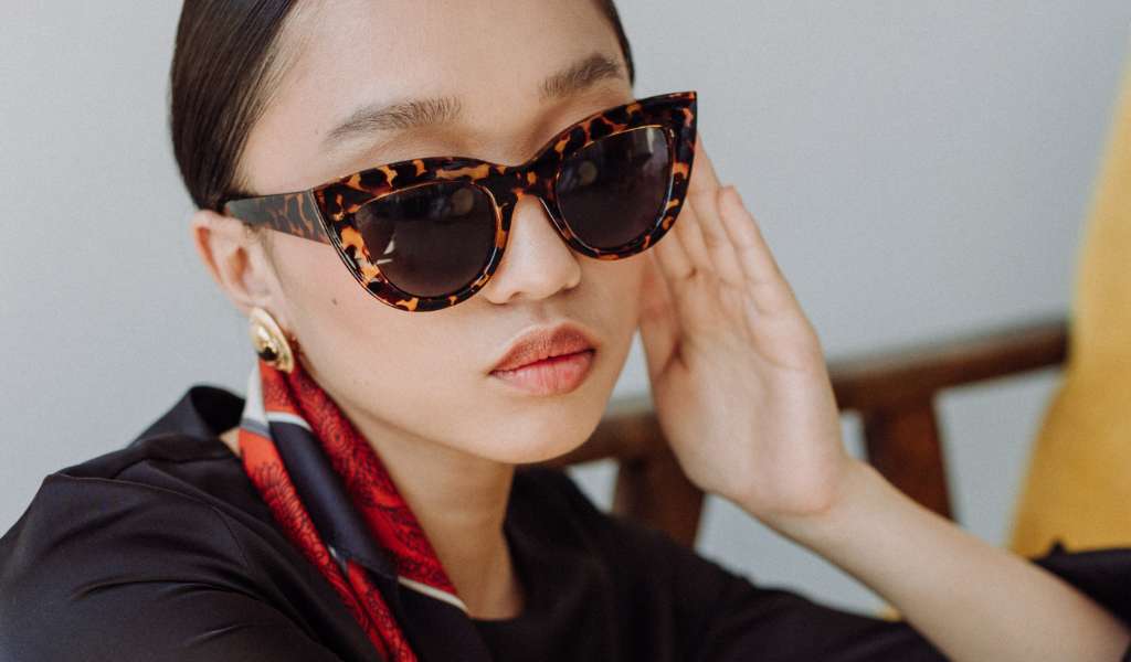 איך לשלב משקפי שמש