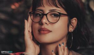 איפור לנשים עם משקפיים